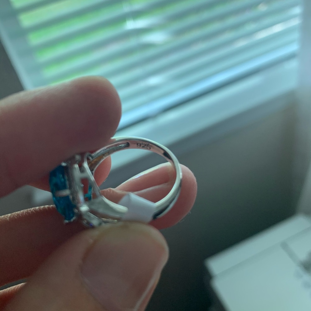 Gorgeous 925 Silver Oval Cut Aquamarine Ring - Picture 6 of 6